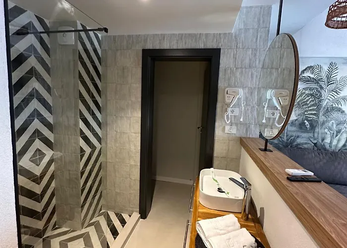 Luuma Πανσιόν 4*